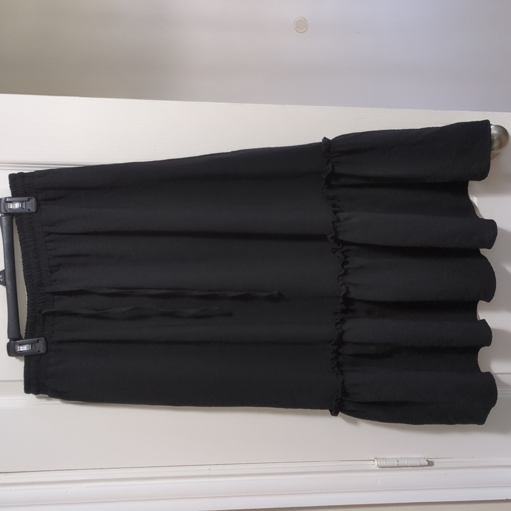Black Flowy Midi Skirt Size M